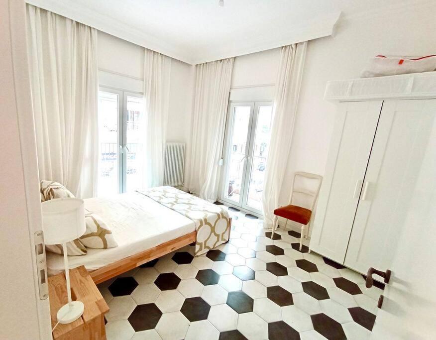 Stylish City Flat Near Promenade Thessaloniki Exterior photo